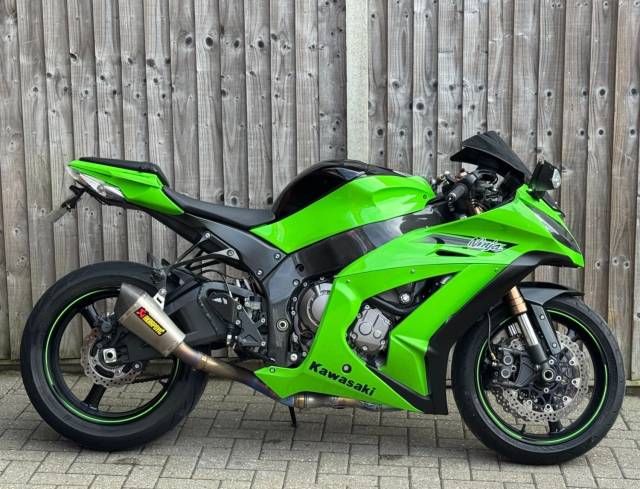 Kawasaki Ninja ZX10R GEN 4 2011 (11) SUPER SPORT + AKRAPOVIC FULL SYSTEM SUPER SPORT Petrol Green