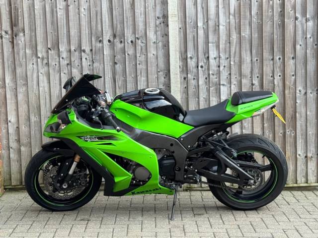 2011 Kawasaki Ninja ZX10R GEN 4 2011 (11) SUPER SPORT + AKRAPOVIC FULL SYSTEM