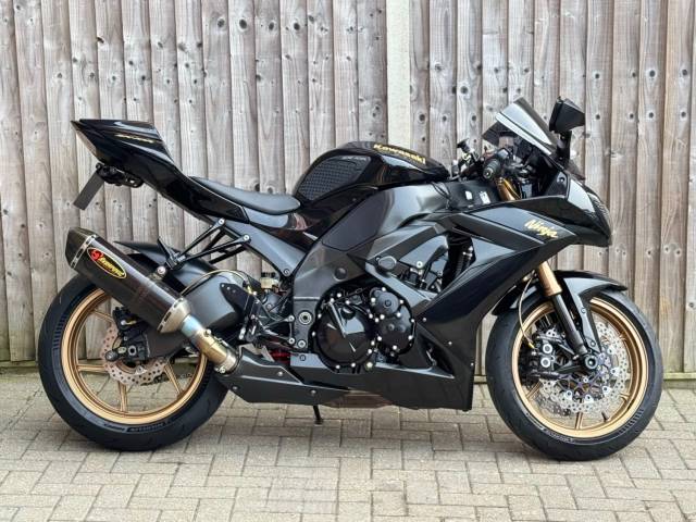 Kawasaki Ninja ZX10R 2010 (10) SUPER SPORT + VERY CLEAN + FULL AKRAPOVIC SUPER SPORT Petrol Black