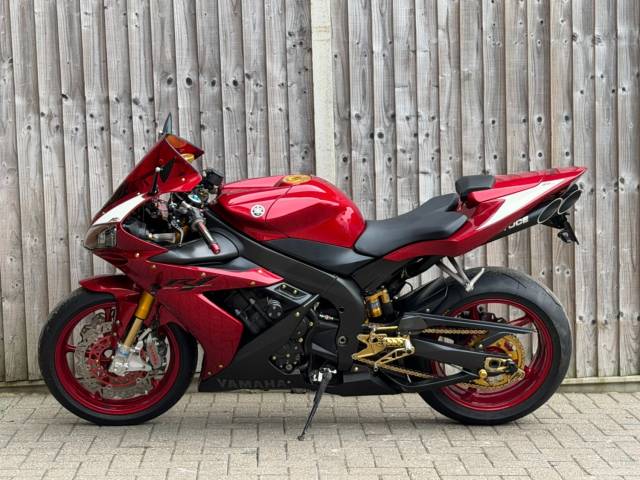 2005 Yamaha YZF R1 2005 SUPER SPORT + THOUSANDS POUNDS OF EXTRAS