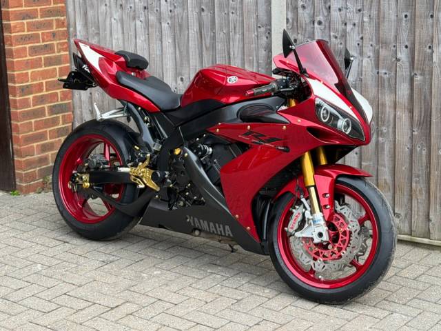 2005 Yamaha YZF R1 2005 SUPER SPORT + THOUSANDS POUNDS OF EXTRAS