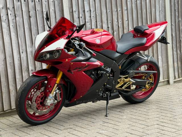 2005 Yamaha YZF R1 2005 SUPER SPORT + THOUSANDS POUNDS OF EXTRAS