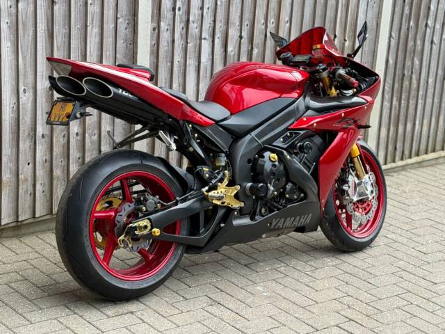 2005 Yamaha YZF R1 2005 SUPER SPORT + THOUSANDS POUNDS OF EXTRAS