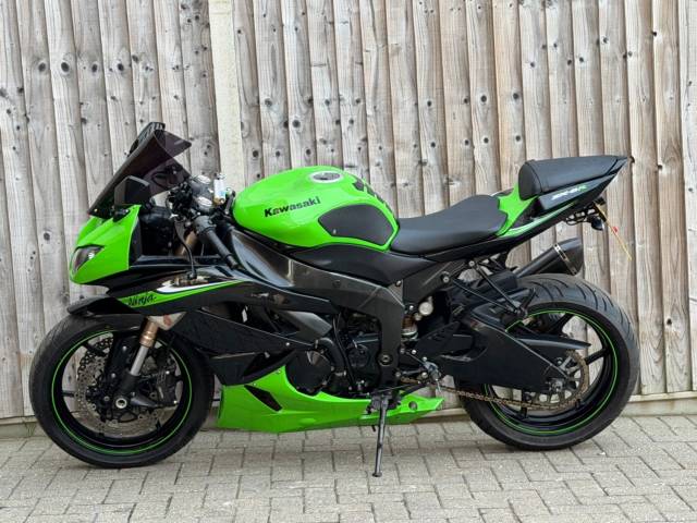 2009 Kawasaki Ninja ZX6R 2009 (09) SUPER SPORT + AKRAPOVIC