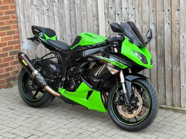 2009 Kawasaki Ninja ZX6R 2009 (09) SUPER SPORT + AKRAPOVIC