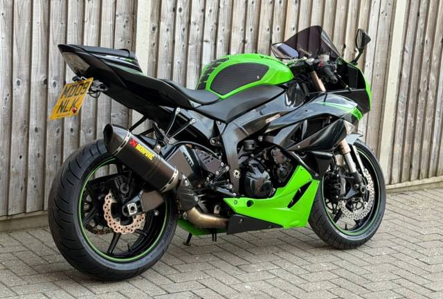 2009 Kawasaki Ninja ZX6R 2009 (09) SUPER SPORT + AKRAPOVIC