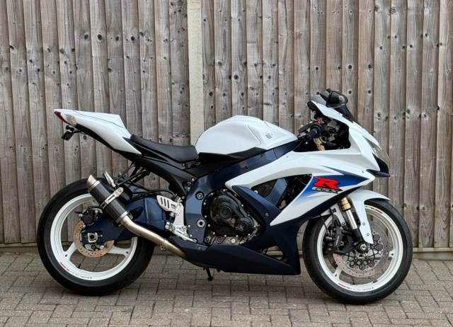 Suzuki Gsx-r 600 L0 2010 (10) SUPER SPORT+ CLEAN BIKE THROUGHOUT SUPER SPORT Petrol White
