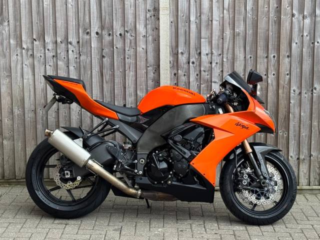 Kawasaki Ninja ZX10R 2011 (11) SUPER SPORT + 14,000 MILES SUPER SPORT Petrol Orange