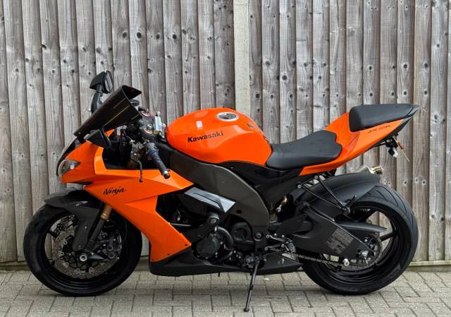 2011 Kawasaki Ninja ZX10R 2011 (11) SUPER SPORT + 14,000 MILES