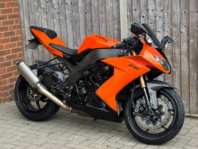 2011 Kawasaki Ninja ZX10R 2011 (11) SUPER SPORT + 14,000 MILES