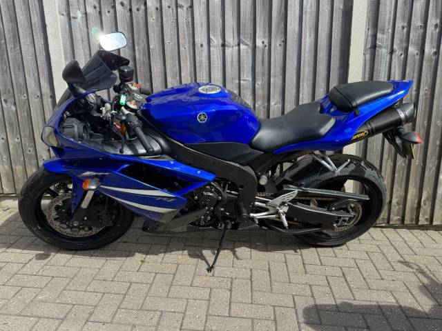 2008 Yamaha YZF R1 2008 (08) SUPER SPORT + 15,000 MILES + AKRAPOVIC