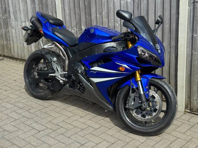 2008 Yamaha YZF R1 2008 (08) SUPER SPORT + 15,000 MILES + AKRAPOVIC