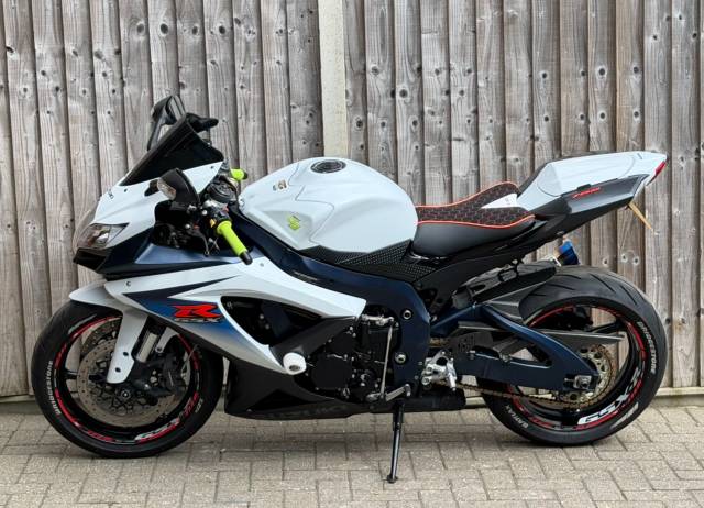 2010 Suzuki Gsx-r 750 L0 2010 (10) SUPER SPORT + BLACK WIDOW + VERY CLEAN THROUGHOUT