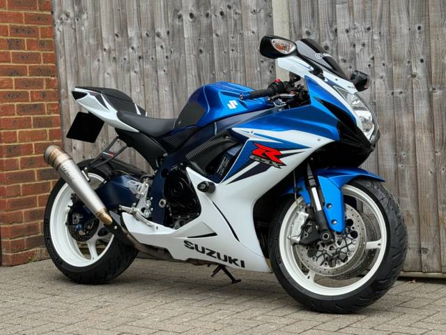 2011 Suzuki Gsx-r 600 L1 2011 (60) SUPER SPORT + 11,000 MILES + GP EXHAUST