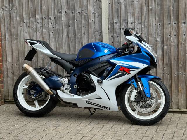 2011 Suzuki Gsx-r 600 L1 2011 (60) SUPER SPORT + 11,000 MILES + GP EXHAUST