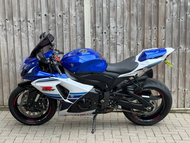 2016 Suzuki Gsx-r 1000 L6 2016 (16) + 30TH ANNIVERSARY EDITION SUPER SPORT + 8,000 MLS
