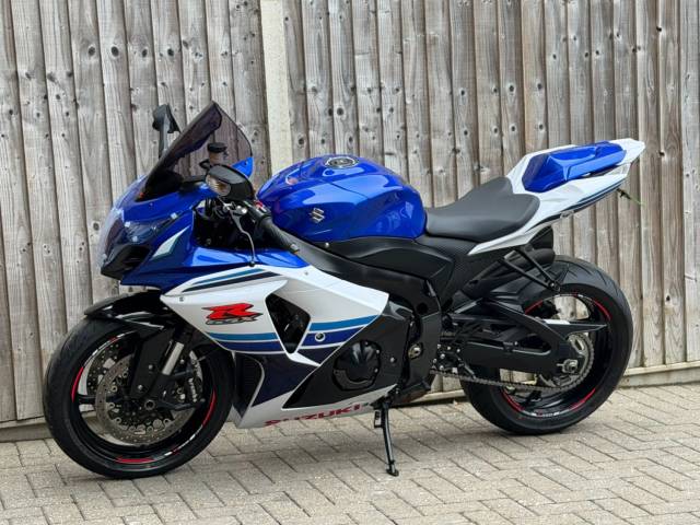 2016 Suzuki Gsx-r 1000 L6 2016 (16) + 30TH ANNIVERSARY EDITION SUPER SPORT + 8,000 MLS