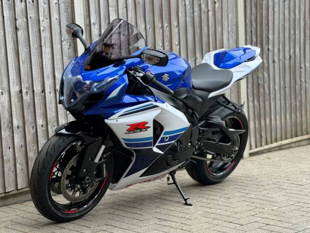 2016 Suzuki Gsx-r 1000 L6 2016 (16) + 30TH ANNIVERSARY EDITION SUPER SPORT + 8,000 MLS