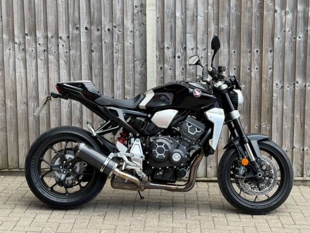 Honda CB 1000R PLUS MODEL 2018 (68) + ONLY 6,700 MILES FROM NEW + GREAT EXAMPLE SPORT Petrol Black