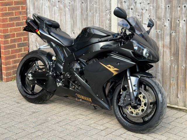 2008 Yamaha YZF R1 2008 (08) SUPER SPORT + AKRAPOVIC + LOADS OF PAPER WORK