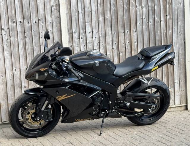 2008 Yamaha YZF R1 2008 (08) SUPER SPORT + AKRAPOVIC + LOADS OF PAPER WORK