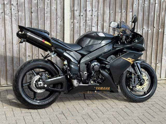 2008 Yamaha YZF R1 2008 (08) SUPER SPORT + AKRAPOVIC + LOADS OF PAPER WORK
