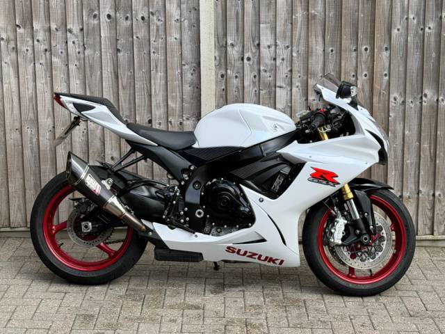 Suzuki Gsx-r 750 L7 2017 (66) SUPER SPORT + 4,000 MILES + YOSHIMURA SUPER SPORT Petrol White