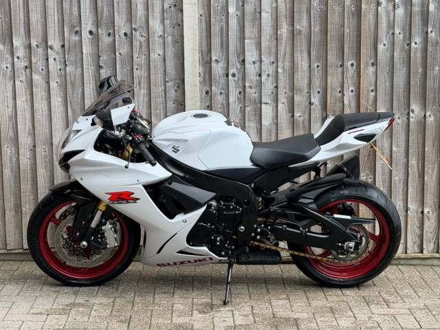 2017 Suzuki Gsx-r 750 L7 2017 (66) SUPER SPORT + 4,000 MILES + YOSHIMURA