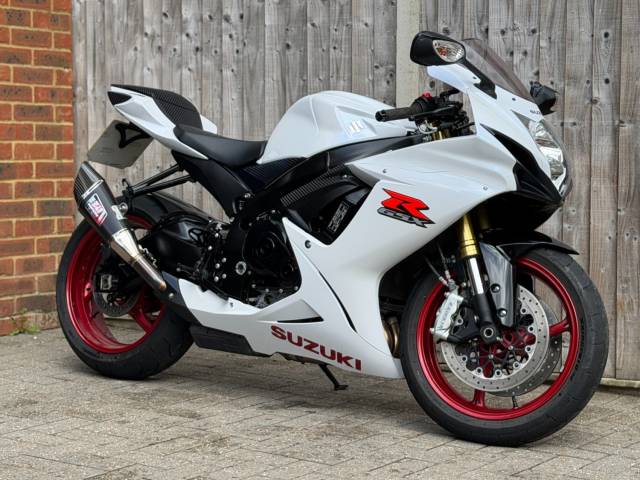 2017 Suzuki Gsx-r 750 L7 2017 (66) SUPER SPORT + 4,000 MILES + YOSHIMURA
