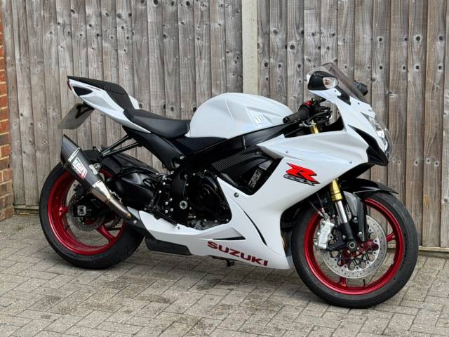 2017 Suzuki Gsx-r 750 L7 2017 (66) SUPER SPORT + 4,000 MILES + YOSHIMURA