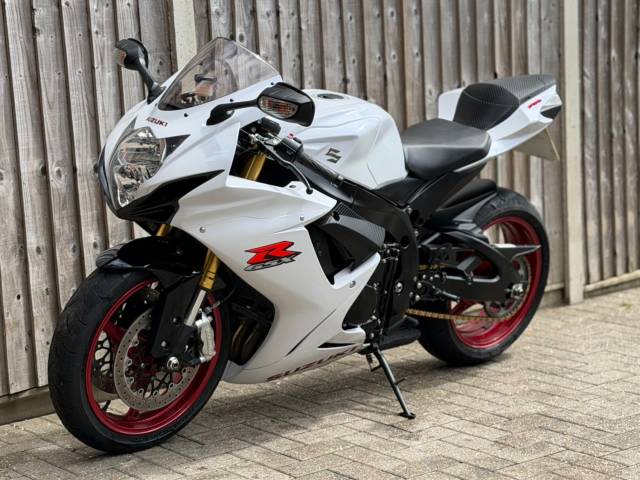 2017 Suzuki Gsx-r 750 L7 2017 (66) SUPER SPORT + 4,000 MILES + YOSHIMURA