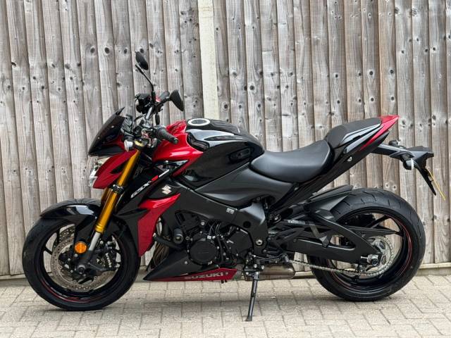 2017 Suzuki Gsx-s 1000 ABS L8 2017 (17) SPORT NAKED + LOW MILES