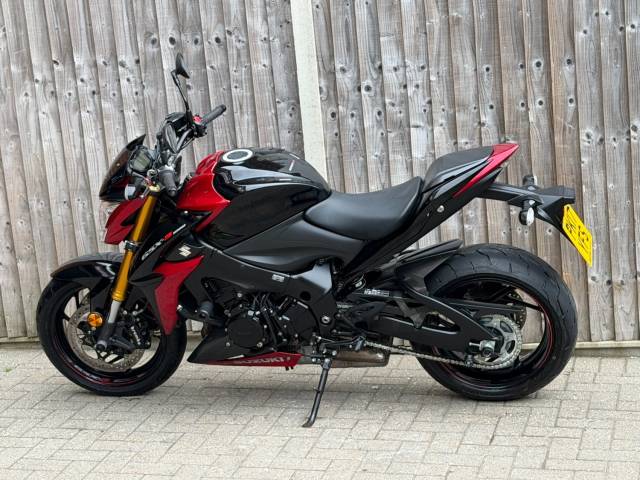 2017 Suzuki Gsx-s 1000 ABS L8 2017 (17) SPORT NAKED + LOW MILES