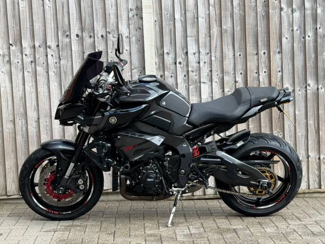 2016 Yamaha MT-10 ABS 2016 (66) BLACK + SCORPION SYSTEM + 10 SERVICE STAMPS