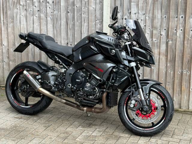 2016 Yamaha MT-10 ABS 2016 (66) BLACK + SCORPION SYSTEM + 10 SERVICE STAMPS