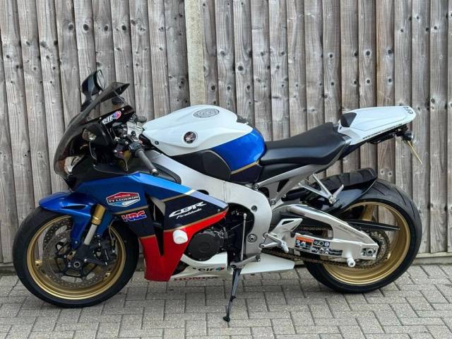2011 Honda CBR 1000 RR FIREBLADE 2011 (61) TT LEGENDS REPLICA SUPER SPORT