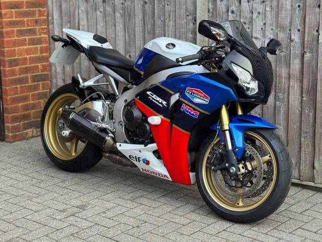 2011 Honda CBR 1000 RR FIREBLADE 2011 (61) TT LEGENDS REPLICA SUPER SPORT