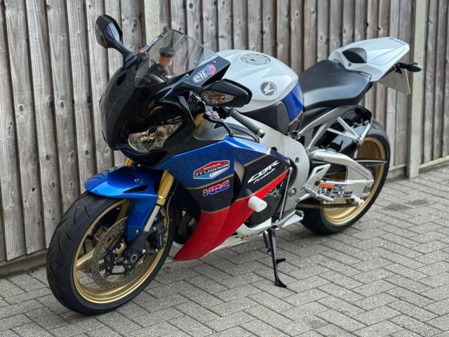2011 Honda CBR 1000 RR FIREBLADE 2011 (61) TT LEGENDS REPLICA SUPER SPORT