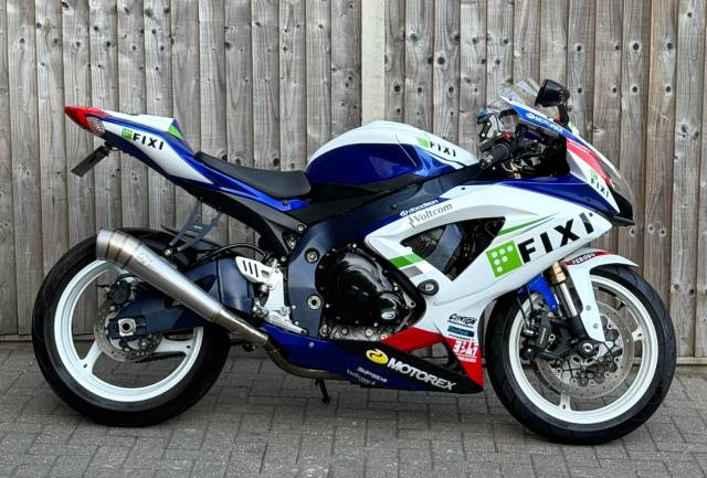 Suzuki Gsx-r 600 L0 2011 (11) SUPER SPORT + 12,600 MILES + GP EVO EXHAUST SUPER SPORT Petrol White