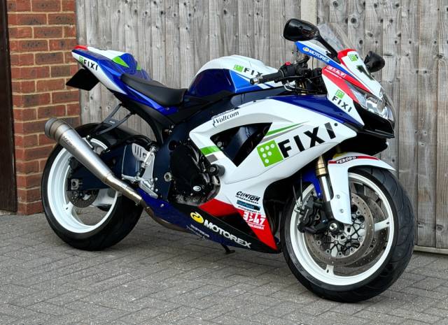 2011 Suzuki Gsx-r 600 L0 2011 (11) SUPER SPORT + 12,600 MILES + GP EVO EXHAUST