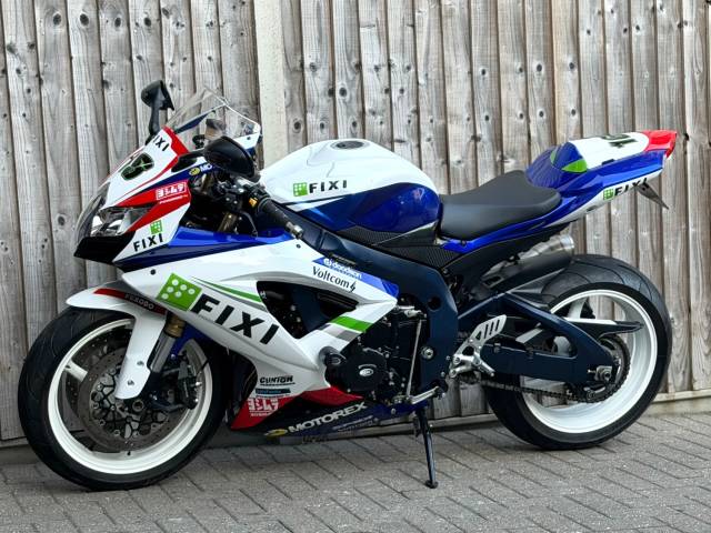 2011 Suzuki Gsx-r 600 L0 2011 (11) SUPER SPORT + 12,600 MILES + GP EVO EXHAUST