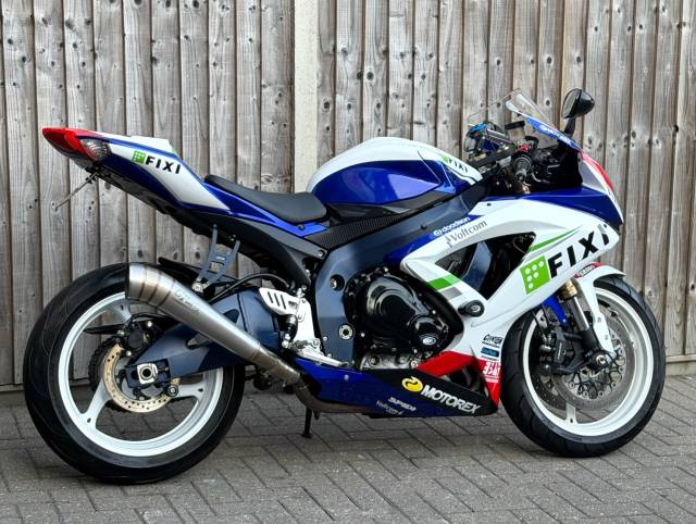 2011 Suzuki Gsx-r 600 L0 2011 (11) SUPER SPORT + 12,600 MILES + GP EVO EXHAUST