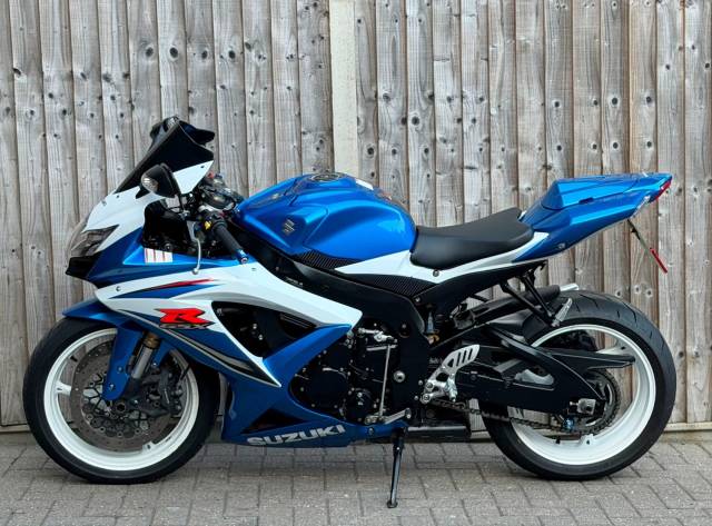 2010 Suzuki Gsx-r 600 K9 2010 (10) SUPER SPORT + STANDARD BIKE + MAINLY STANDARD