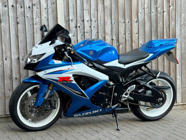2010 Suzuki Gsx-r 600 K9 2010 (10) SUPER SPORT + STANDARD BIKE + MAINLY STANDARD