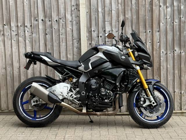 Yamaha MT-10 SP ABS 2018 + PRIVATE REG + (MT10 CUZ) + FULL SERVICE HISTORY SPORT Petrol Silver
