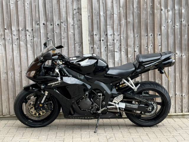 2006 Honda CBR 1000 RR FIREBLADE 2006 (56) SUPER SPORT + AKRAPOVIC EXHAUST