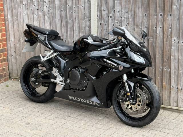2006 Honda CBR 1000 RR FIREBLADE 2006 (56) SUPER SPORT + AKRAPOVIC EXHAUST