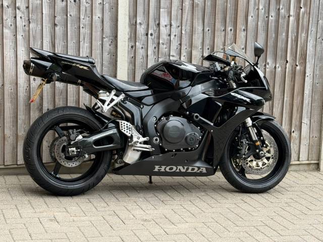 2006 Honda CBR 1000 RR FIREBLADE 2006 (56) SUPER SPORT + AKRAPOVIC EXHAUST