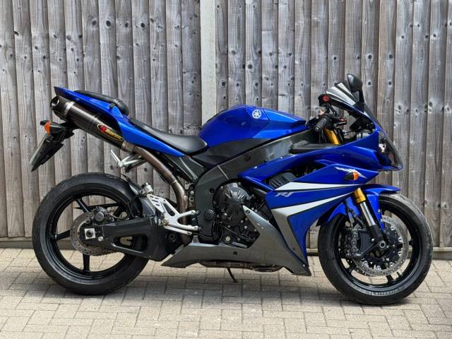Yamaha YZF R1 2008 (08) SUPER SPORT + 15,000 MILES + AKRAPOVIC SUPER SPORT Petrol Blue