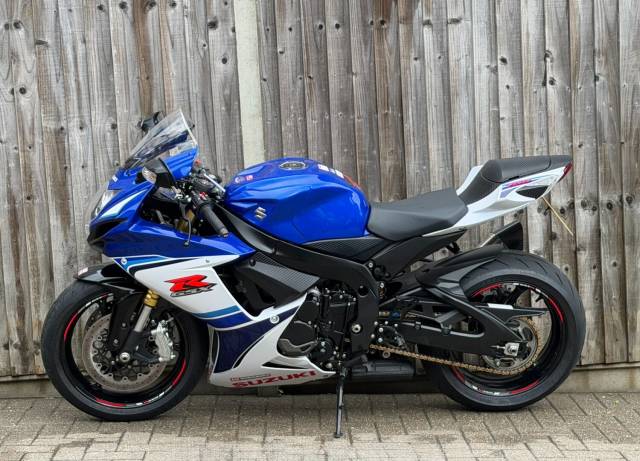 2016 Suzuki Gsx-r 750 L6 2016 (16) ANNIVERDARY EDITION SUPER SPORT + 1,500 MILES